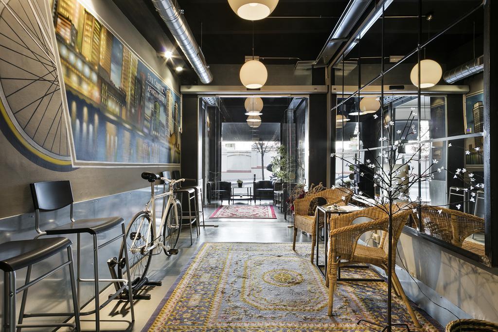 Fira Apartments By Gaiarooms Barcelona Bagian luar foto