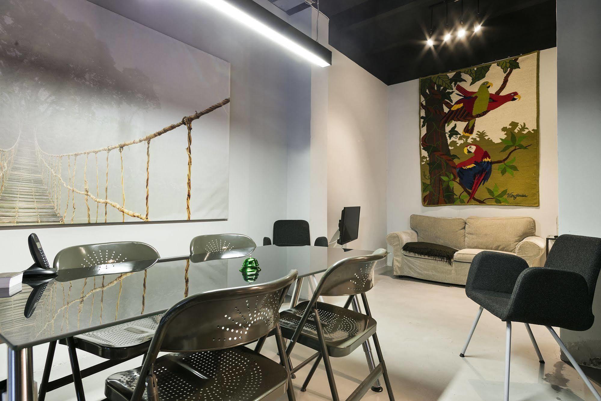 Fira Apartments By Gaiarooms Barcelona Bagian luar foto