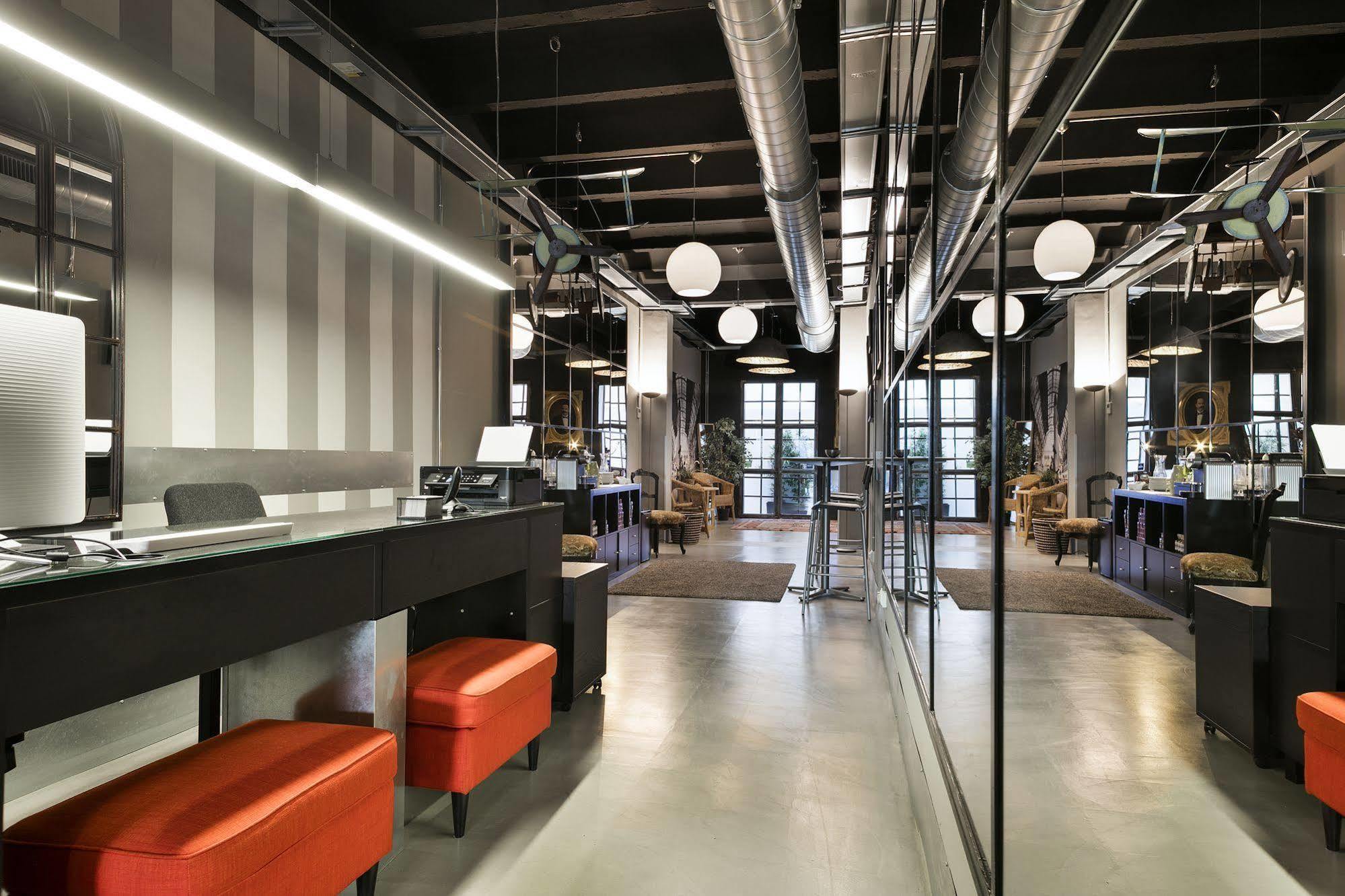 Fira Apartments By Gaiarooms Barcelona Bagian luar foto