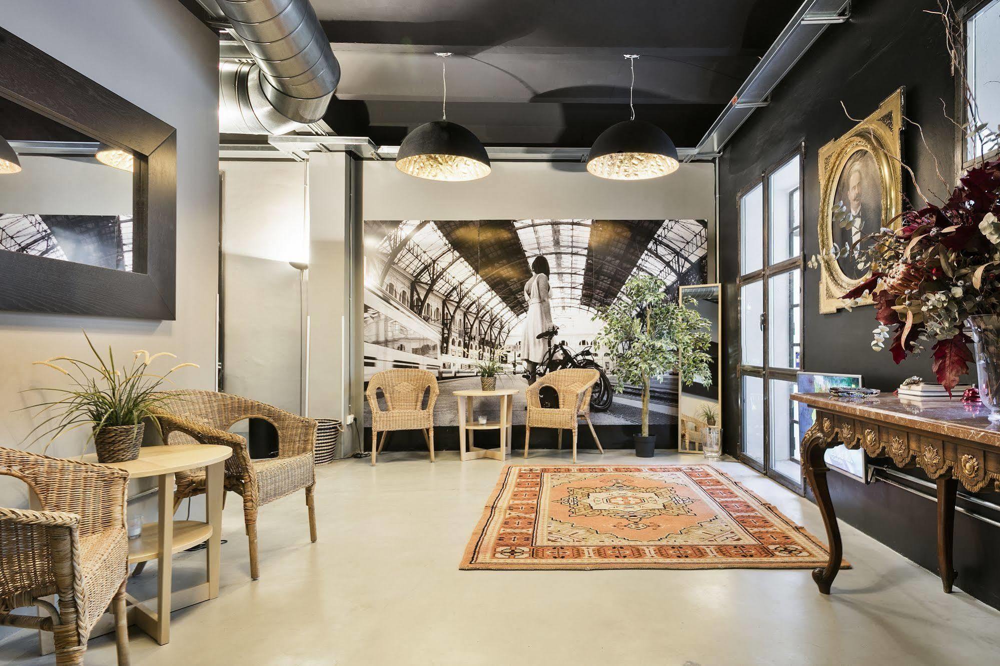 Fira Apartments By Gaiarooms Barcelona Bagian luar foto