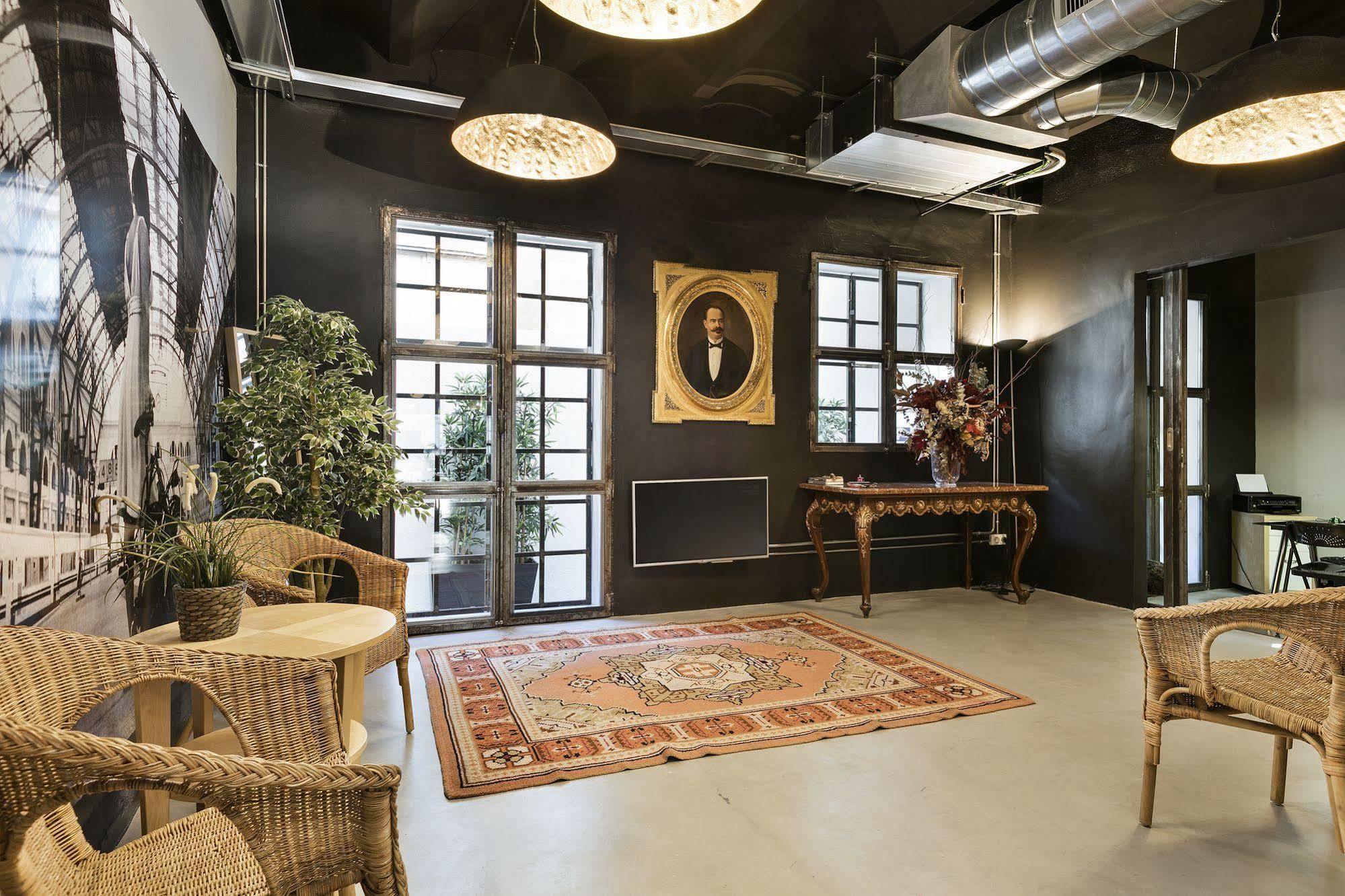 Fira Apartments By Gaiarooms Barcelona Bagian luar foto