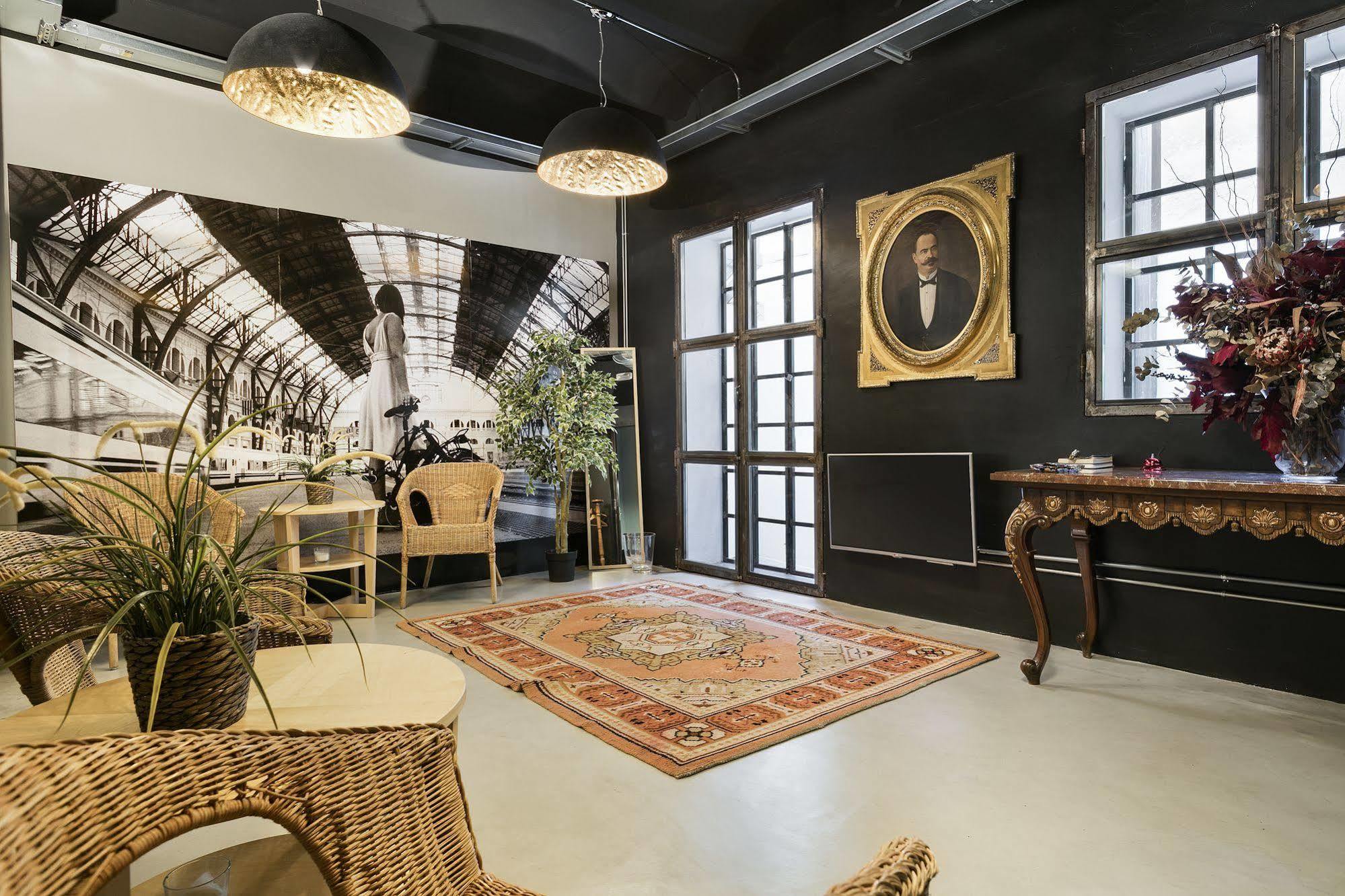 Fira Apartments By Gaiarooms Barcelona Bagian luar foto