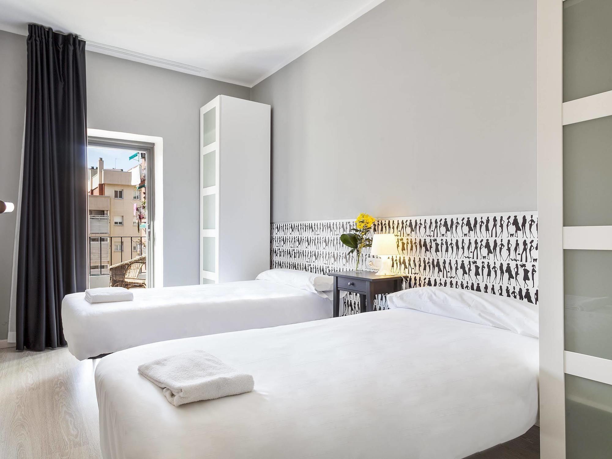 Fira Apartments By Gaiarooms Barcelona Bagian luar foto