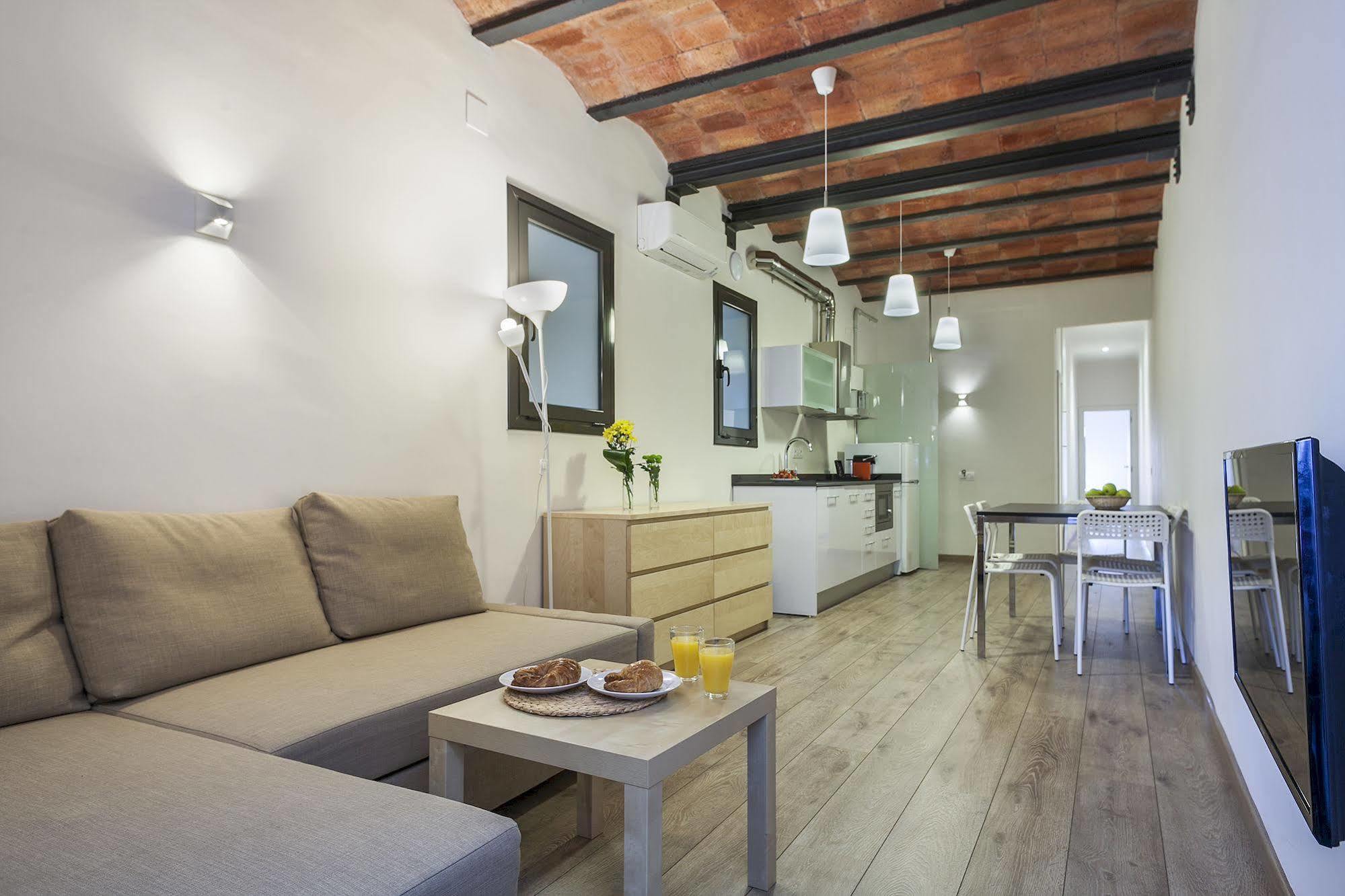 Fira Apartments By Gaiarooms Barcelona Bagian luar foto