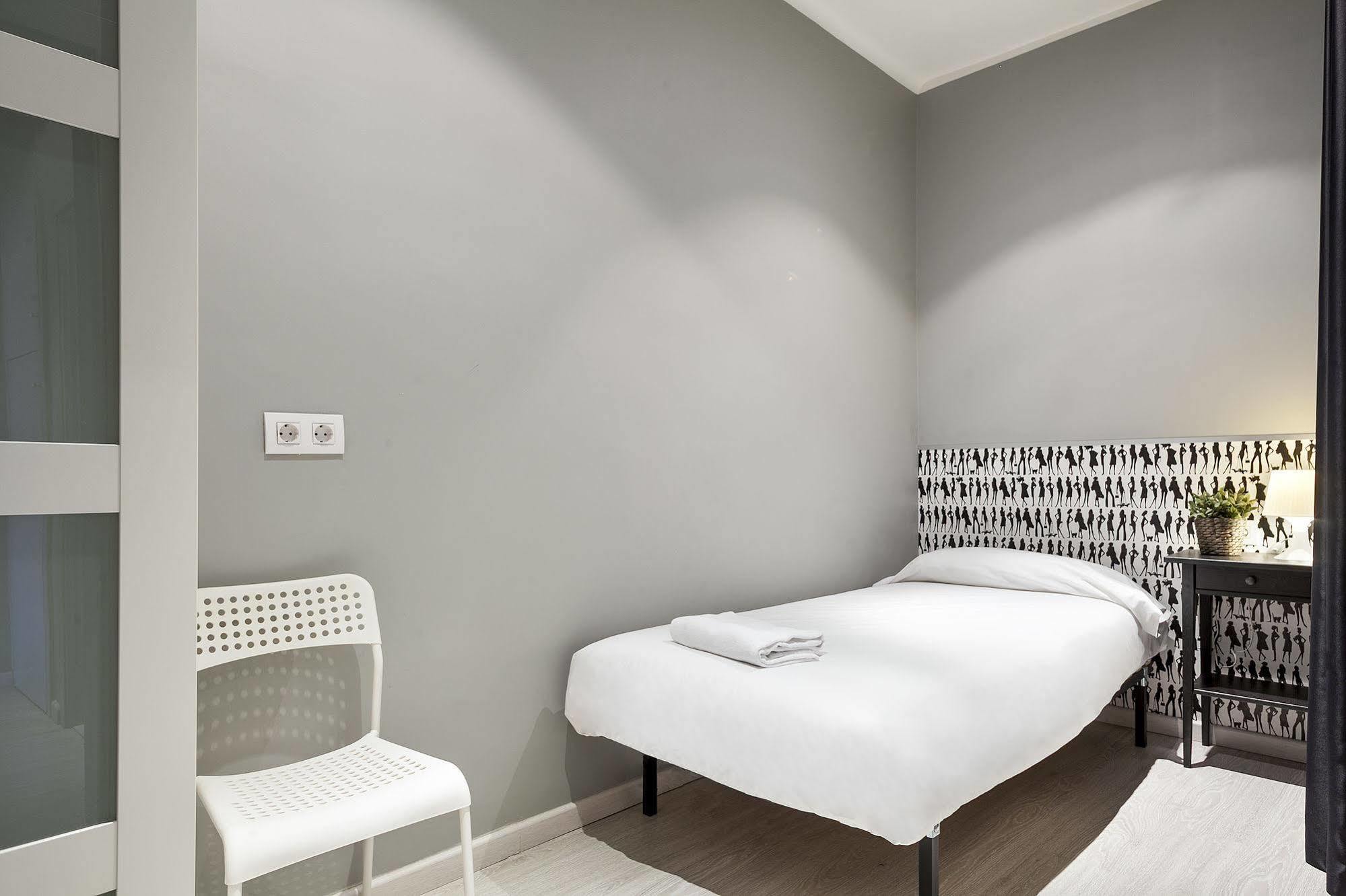 Fira Apartments By Gaiarooms Barcelona Bagian luar foto