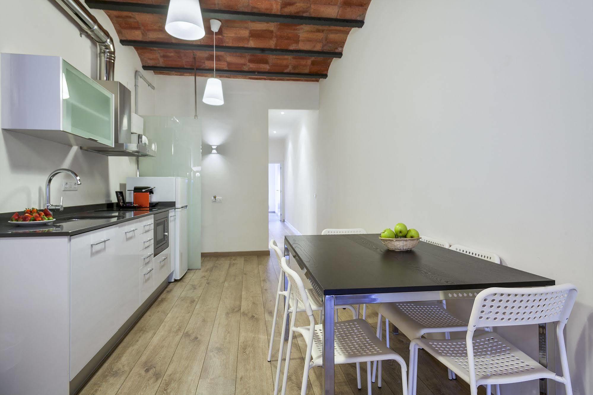Fira Apartments By Gaiarooms Barcelona Bagian luar foto