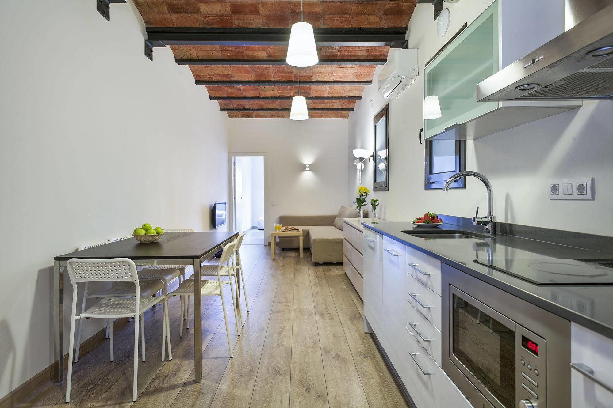 Fira Apartments By Gaiarooms Barcelona Bagian luar foto