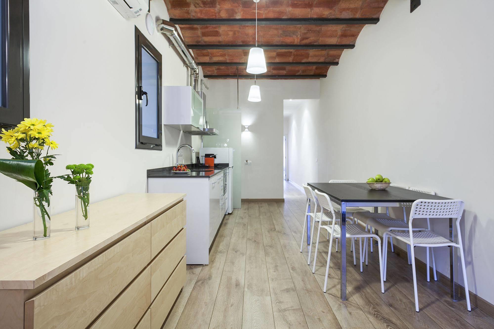 Fira Apartments By Gaiarooms Barcelona Bagian luar foto