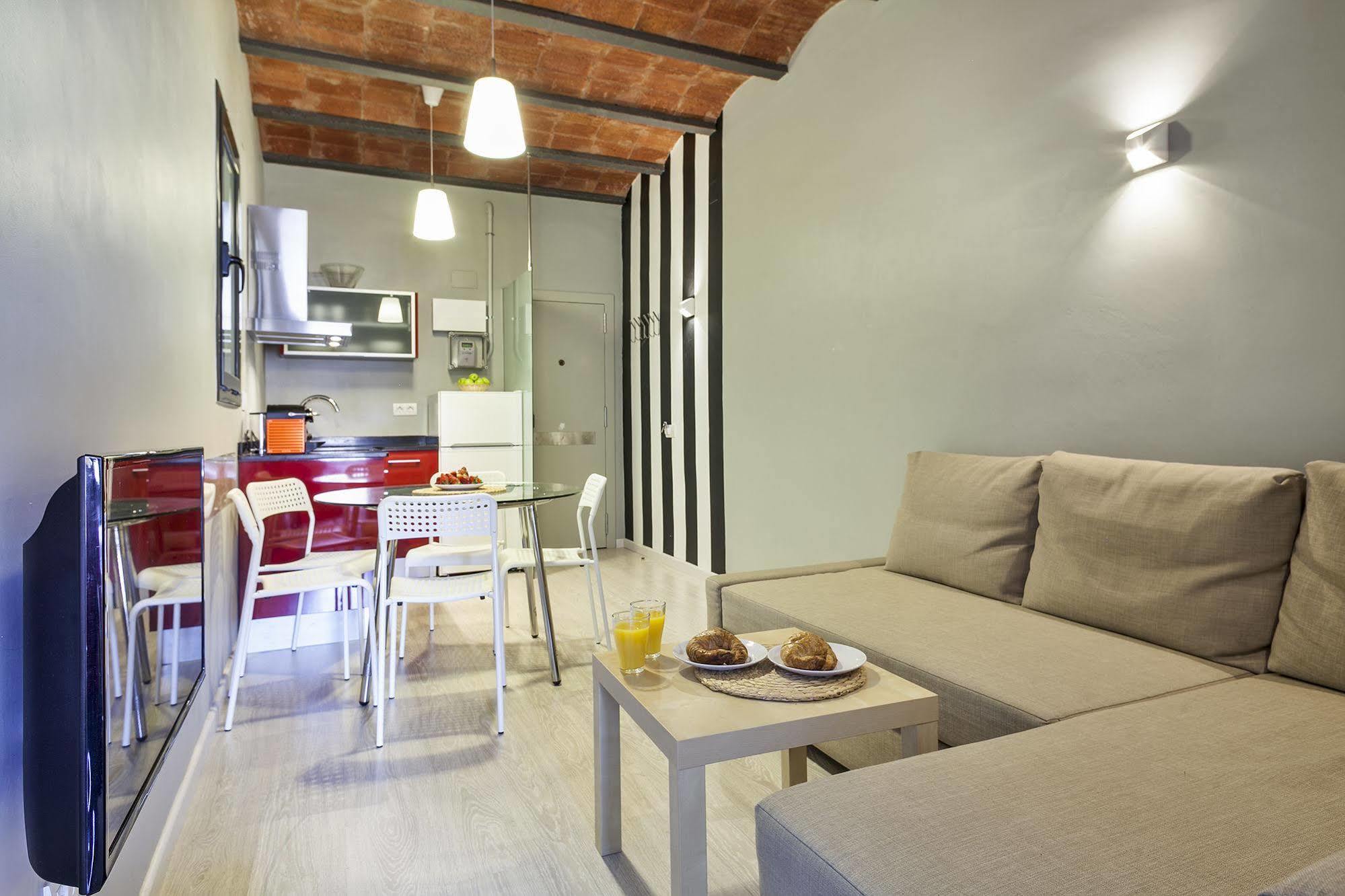 Fira Apartments By Gaiarooms Barcelona Bagian luar foto