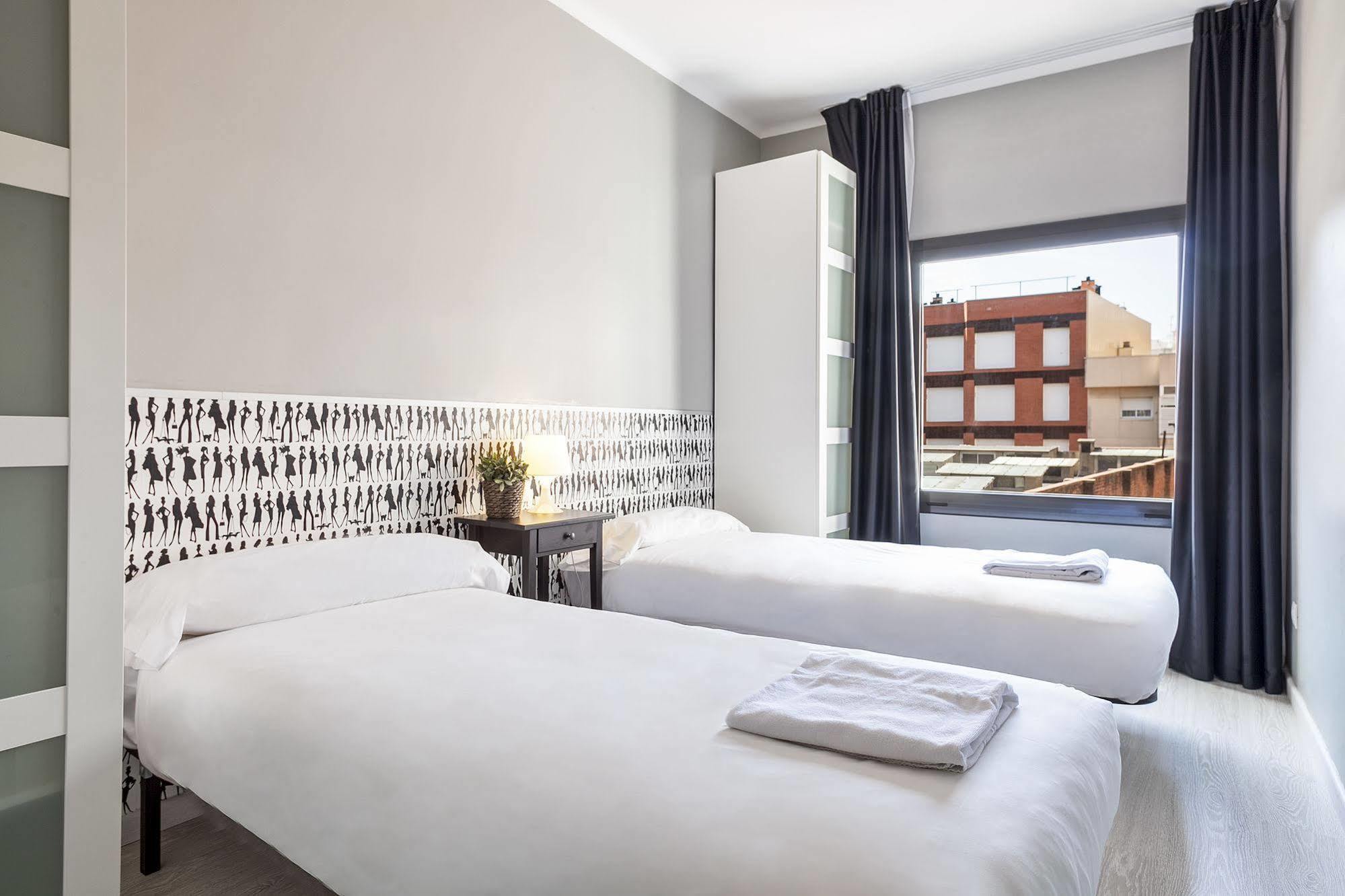 Fira Apartments By Gaiarooms Barcelona Bagian luar foto