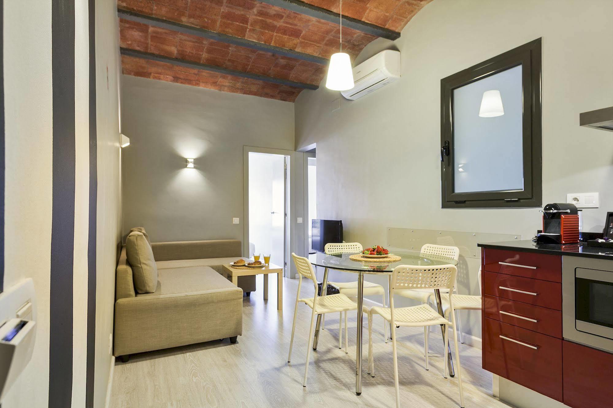 Fira Apartments By Gaiarooms Barcelona Bagian luar foto