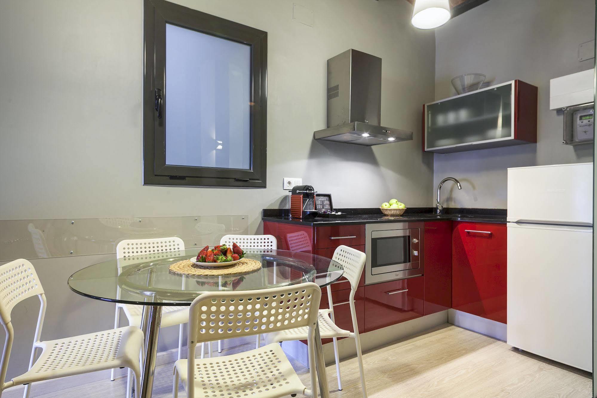 Fira Apartments By Gaiarooms Barcelona Bagian luar foto
