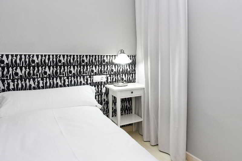 Fira Apartments By Gaiarooms Barcelona Bagian luar foto